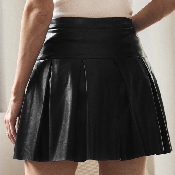 pleated faux leather mini skirt - Picture 2 of 4